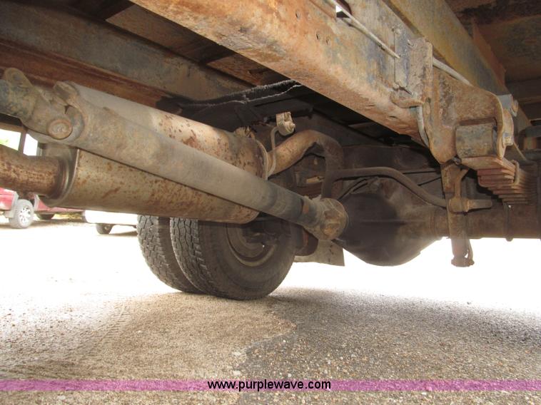 image for item B5492 2004 Ford F350  XL Super Duty flatbed truck