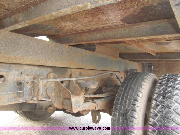 image for item B5492 2004 Ford F350  XL Super Duty flatbed truck