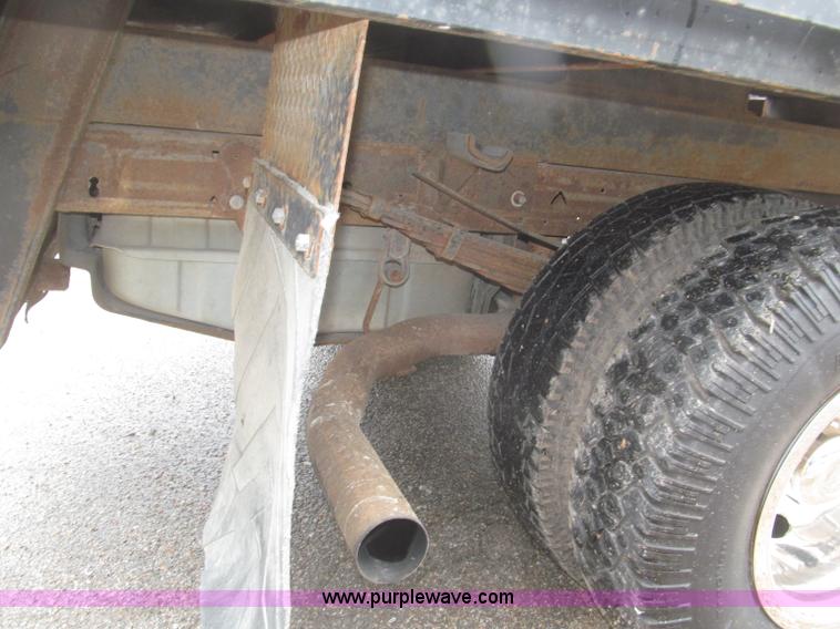 image for item B5492 2004 Ford F350  XL Super Duty flatbed truck