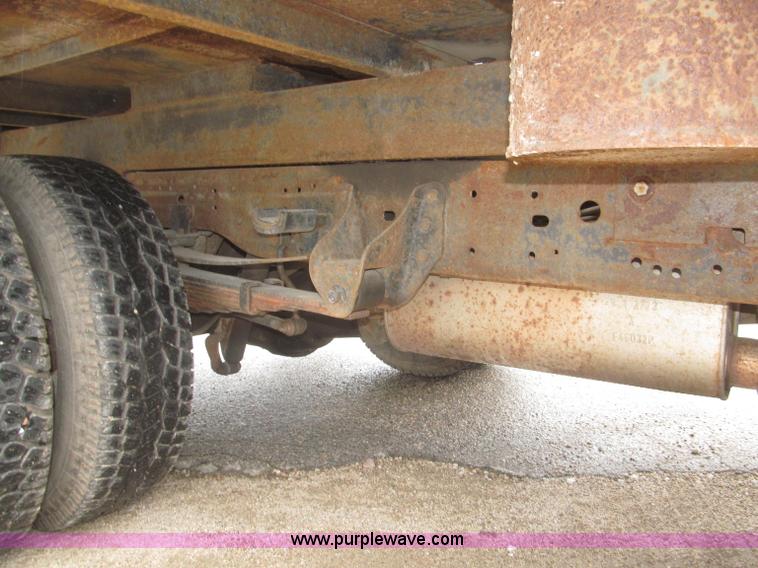 image for item B5492 2004 Ford F350  XL Super Duty flatbed truck