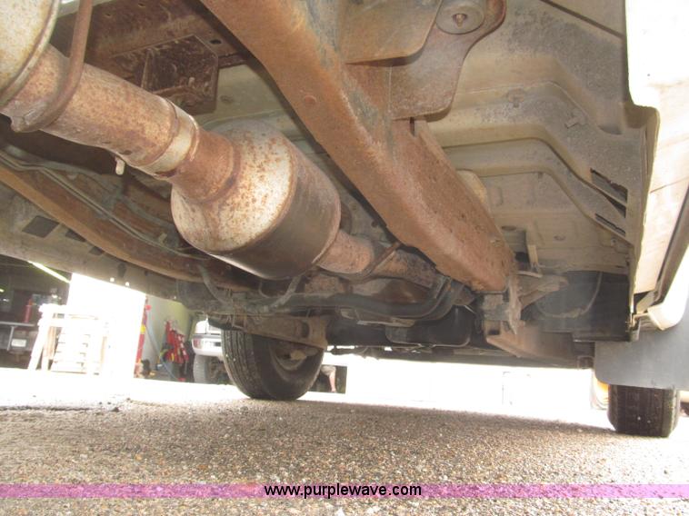 image for item B5492 2004 Ford F350  XL Super Duty flatbed truck