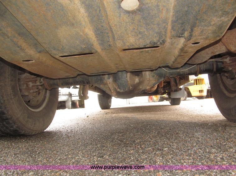 image for item B5492 2004 Ford F350  XL Super Duty flatbed truck