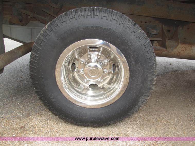 image for item B5492 2004 Ford F350  XL Super Duty flatbed truck