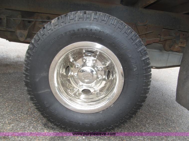 image for item B5492 2004 Ford F350  XL Super Duty flatbed truck