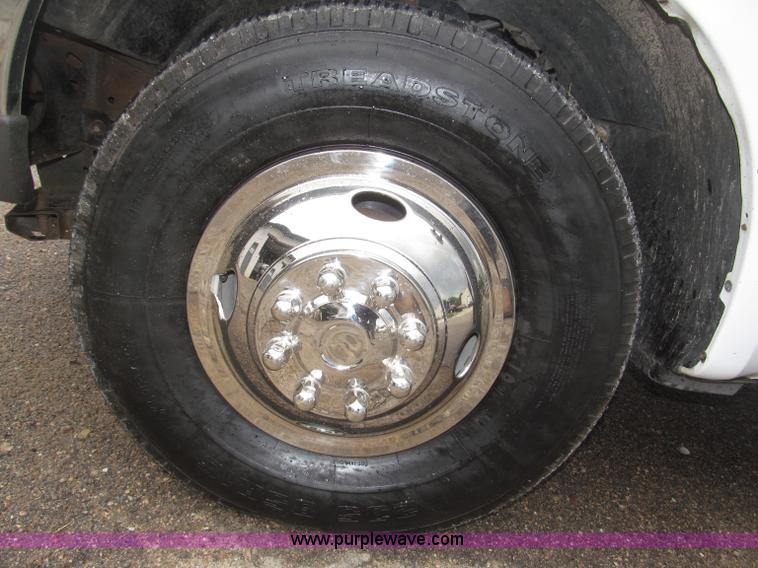 image for item B5492 2004 Ford F350  XL Super Duty flatbed truck