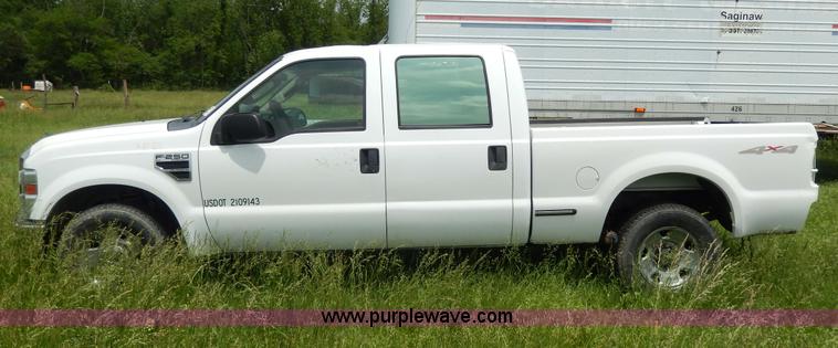 image for item D4780 2007 Ford F250 XLT Super Duty Crew Cab pickup truck