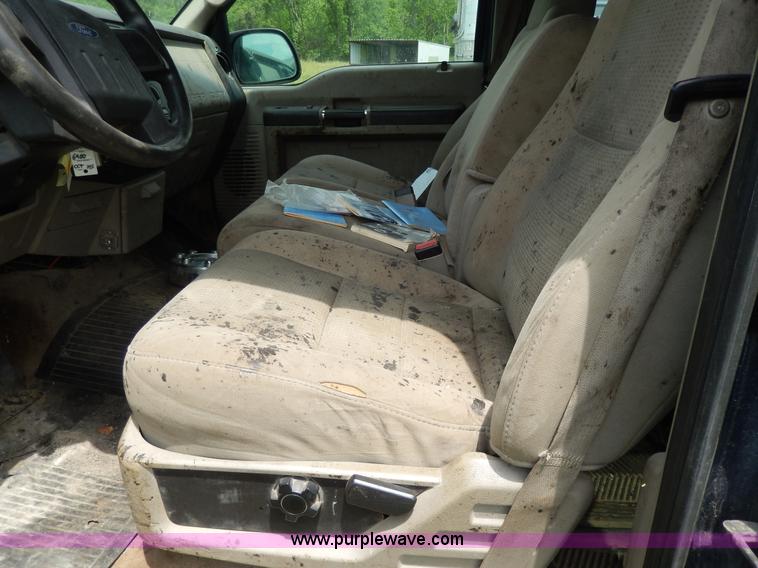 image for item D4780 2007 Ford F250 XLT Super Duty Crew Cab pickup truck