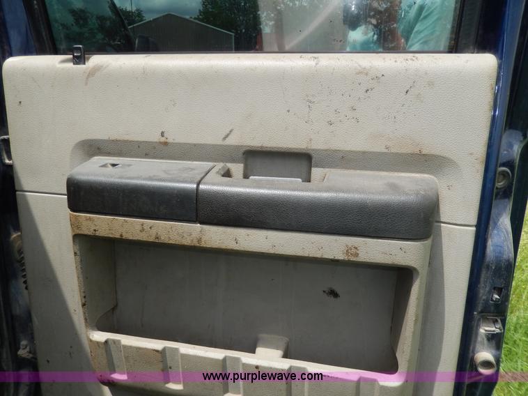 image for item D4780 2007 Ford F250 XLT Super Duty Crew Cab pickup truck