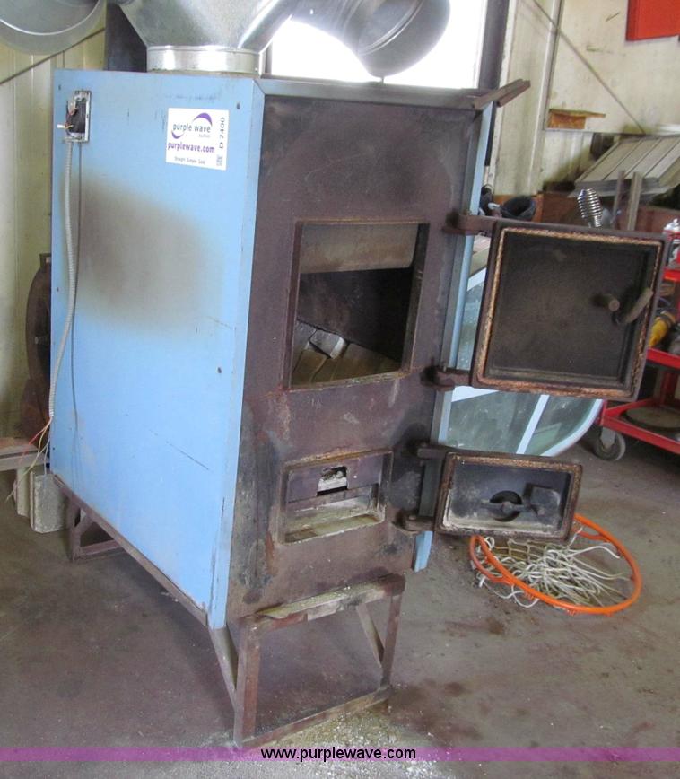 Kingwood wood burning stove in Adair, IA | Item D7400 sold | Purple Wave