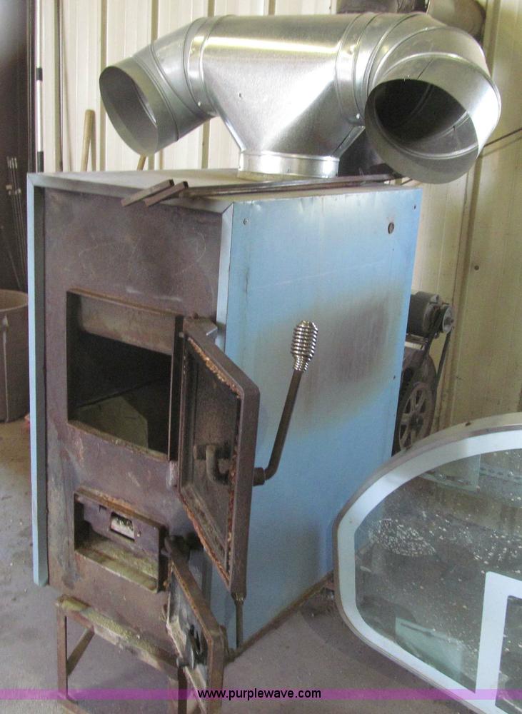 Kingwood wood burning stove in Adair, IA | Item D7400 sold | Purple Wave