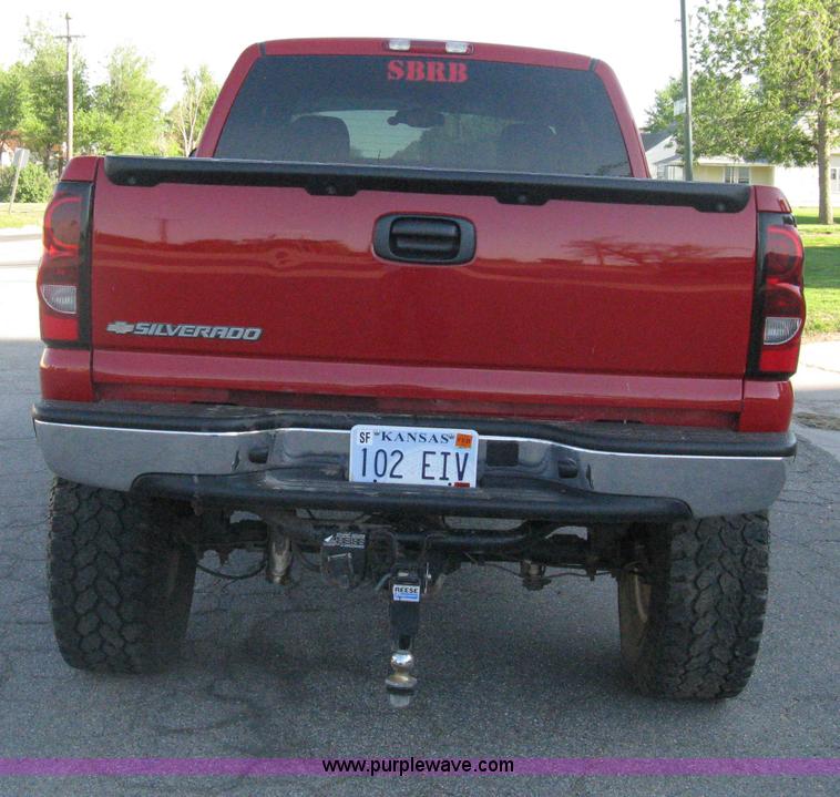 image for item D8332 2004 Chevrolet Silverado 1500 Extended Cab pickup truck