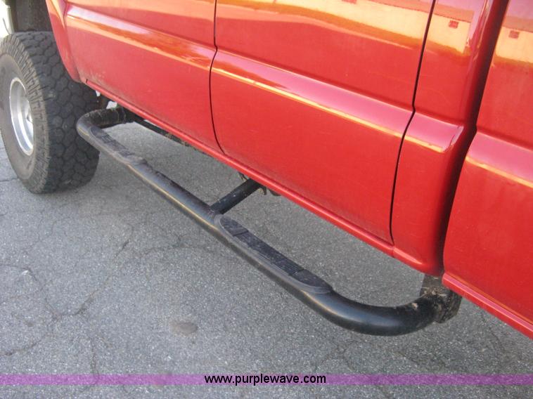 image for item D8332 2004 Chevrolet Silverado 1500 Extended Cab pickup truck