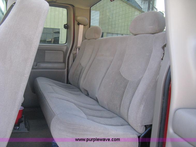 image for item D8332 2004 Chevrolet Silverado 1500 Extended Cab pickup truck