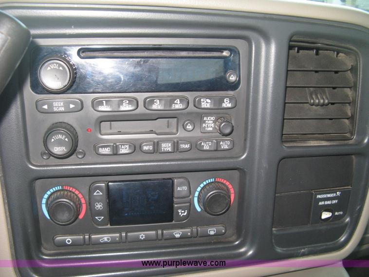 image for item D8332 2004 Chevrolet Silverado 1500 Extended Cab pickup truck