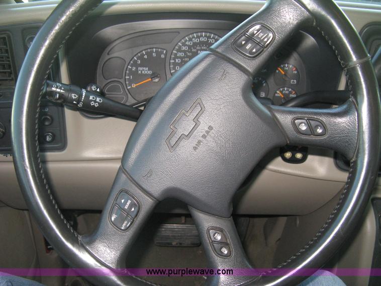 image for item D8332 2004 Chevrolet Silverado 1500 Extended Cab pickup truck