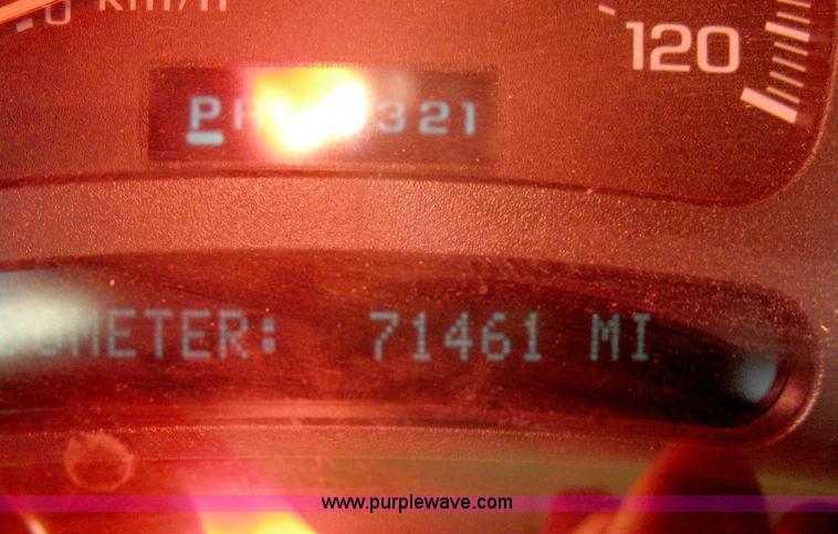 image for item D8332 2004 Chevrolet Silverado 1500 Extended Cab pickup truck