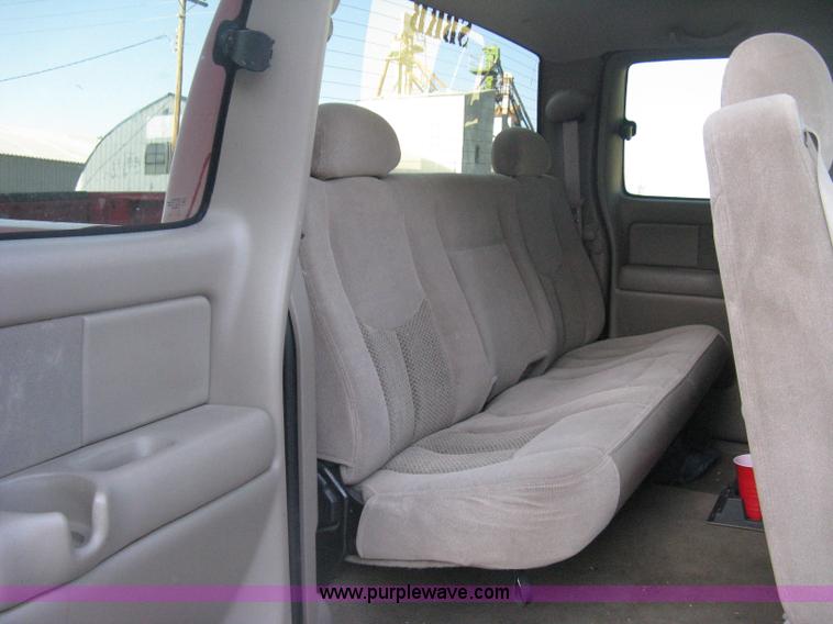 image for item D8332 2004 Chevrolet Silverado 1500 Extended Cab pickup truck