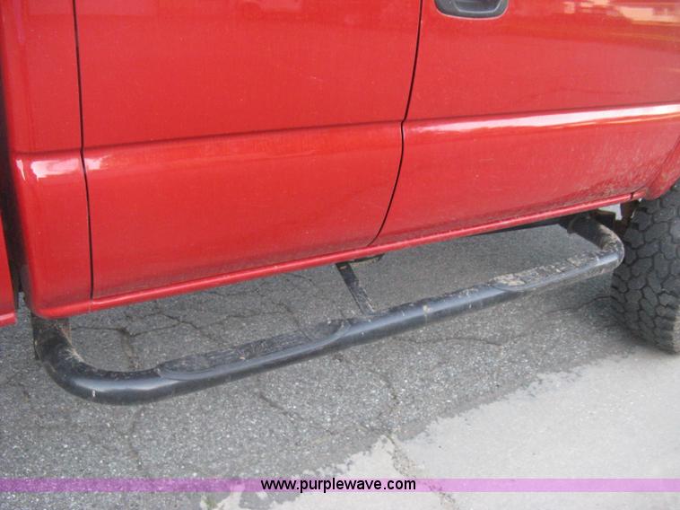 image for item D8332 2004 Chevrolet Silverado 1500 Extended Cab pickup truck