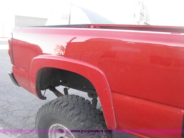 image for item D8332 2004 Chevrolet Silverado 1500 Extended Cab pickup truck