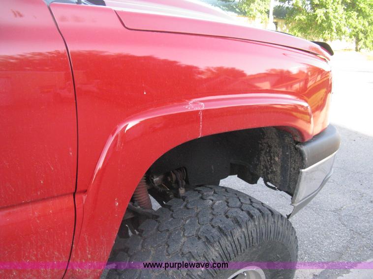 image for item D8332 2004 Chevrolet Silverado 1500 Extended Cab pickup truck