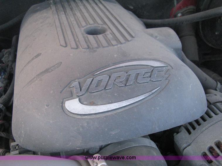 image for item D8332 2004 Chevrolet Silverado 1500 Extended Cab pickup truck