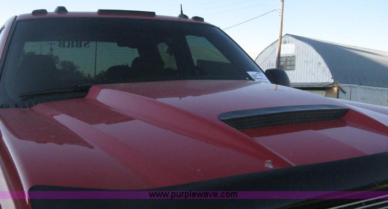 image for item D8332 2004 Chevrolet Silverado 1500 Extended Cab pickup truck