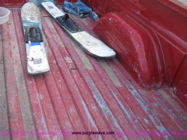 image for item D8332 2004 Chevrolet Silverado 1500 Extended Cab pickup truck