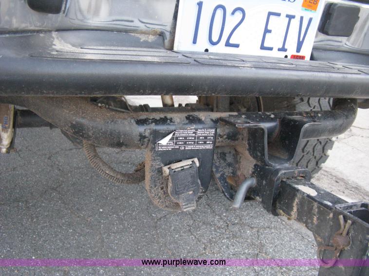 image for item D8332 2004 Chevrolet Silverado 1500 Extended Cab pickup truck