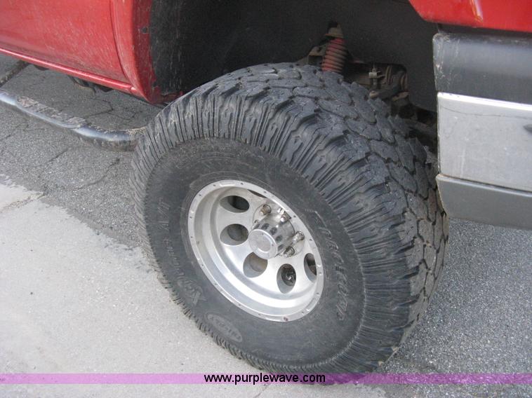 image for item D8332 2004 Chevrolet Silverado 1500 Extended Cab pickup truck