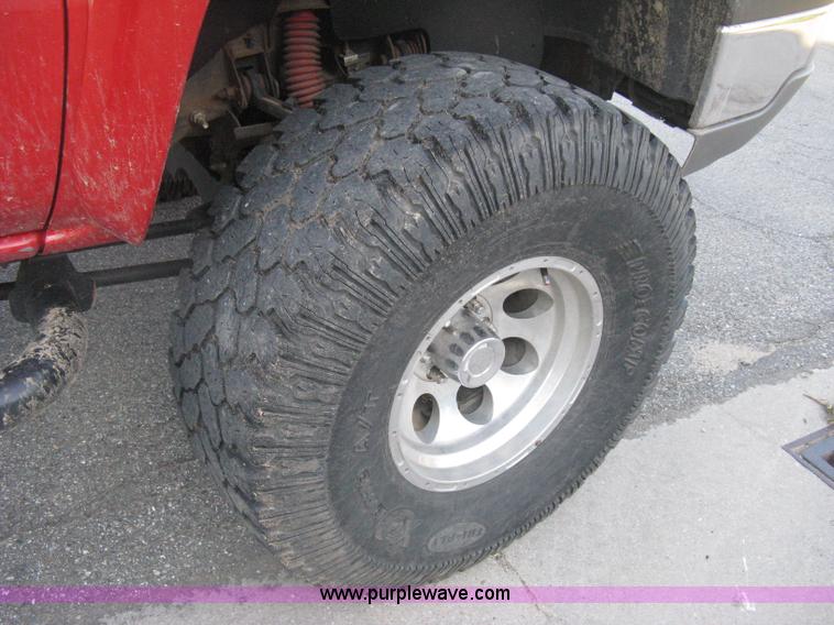 image for item D8332 2004 Chevrolet Silverado 1500 Extended Cab pickup truck