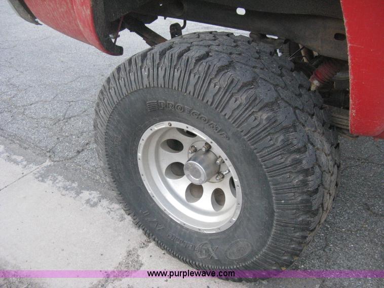 image for item D8332 2004 Chevrolet Silverado 1500 Extended Cab pickup truck