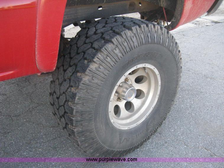 image for item D8332 2004 Chevrolet Silverado 1500 Extended Cab pickup truck