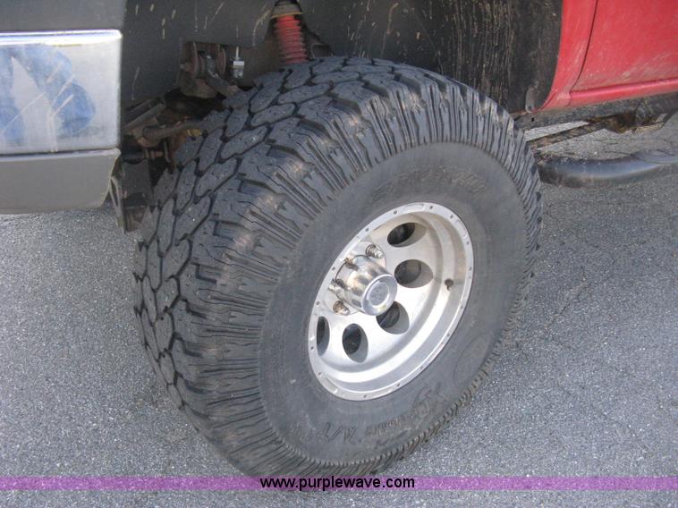 image for item D8332 2004 Chevrolet Silverado 1500 Extended Cab pickup truck