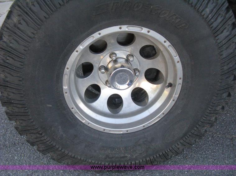 image for item D8332 2004 Chevrolet Silverado 1500 Extended Cab pickup truck