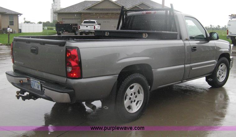 image for item D8350 2006 Chevrolet Silverado 1500 LT pickup truck