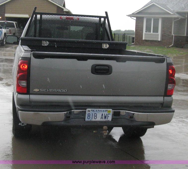 image for item D8350 2006 Chevrolet Silverado 1500 LT pickup truck