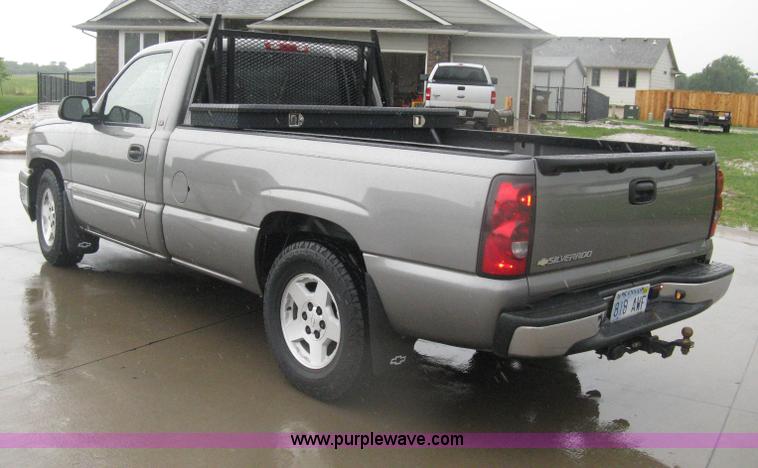 image for item D8350 2006 Chevrolet Silverado 1500 LT pickup truck