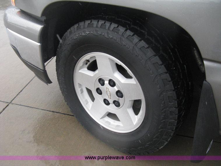 image for item D8350 2006 Chevrolet Silverado 1500 LT pickup truck