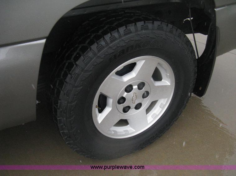 image for item D8350 2006 Chevrolet Silverado 1500 LT pickup truck