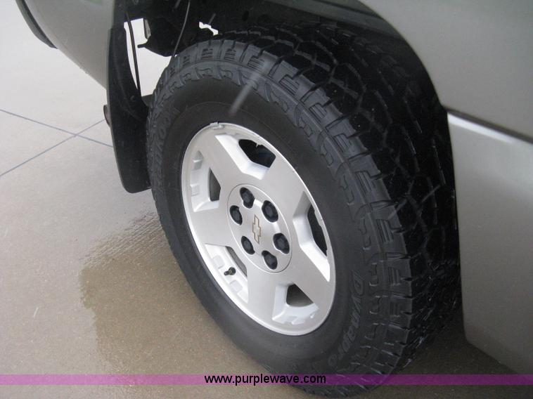 image for item D8350 2006 Chevrolet Silverado 1500 LT pickup truck