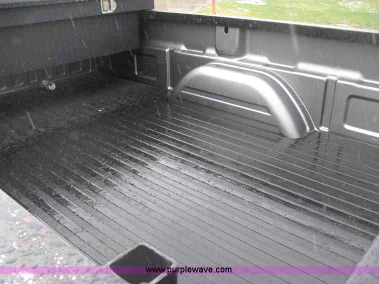 image for item D8350 2006 Chevrolet Silverado 1500 LT pickup truck