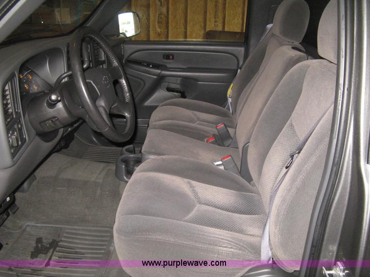 image for item D8350 2006 Chevrolet Silverado 1500 LT pickup truck