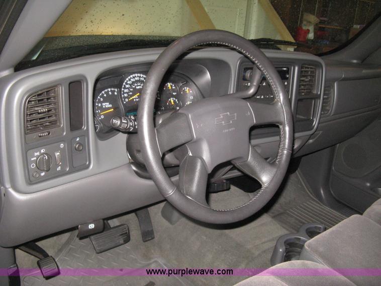 image for item D8350 2006 Chevrolet Silverado 1500 LT pickup truck