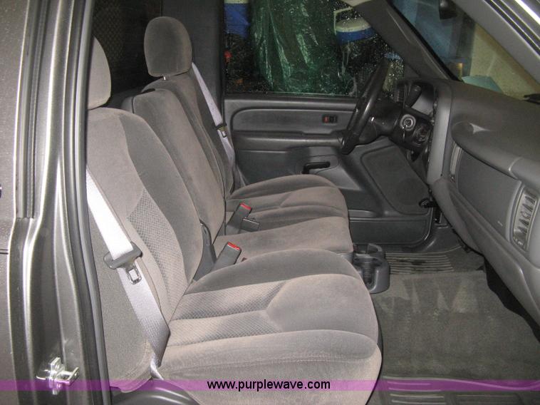 image for item D8350 2006 Chevrolet Silverado 1500 LT pickup truck