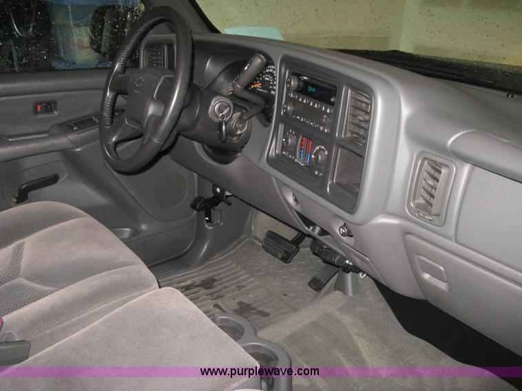 image for item D8350 2006 Chevrolet Silverado 1500 LT pickup truck