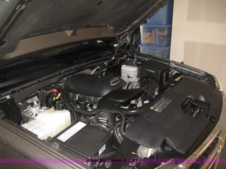 image for item D8350 2006 Chevrolet Silverado 1500 LT pickup truck