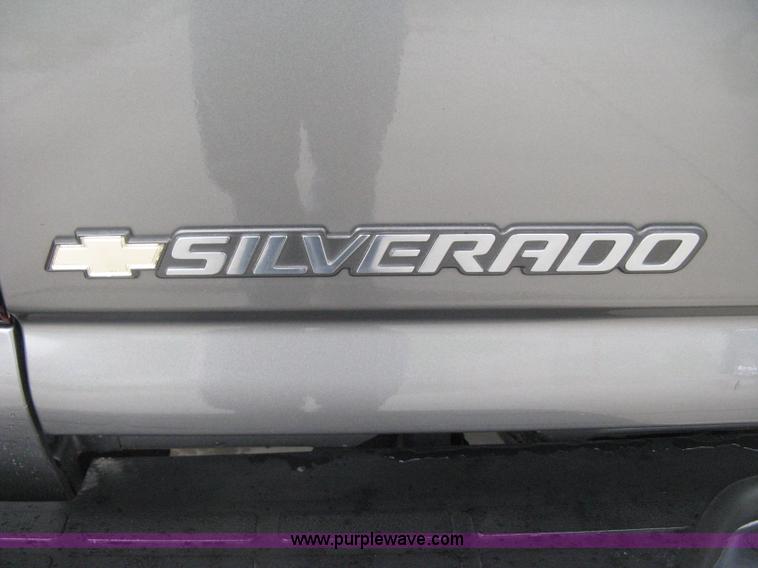image for item D8350 2006 Chevrolet Silverado 1500 LT pickup truck