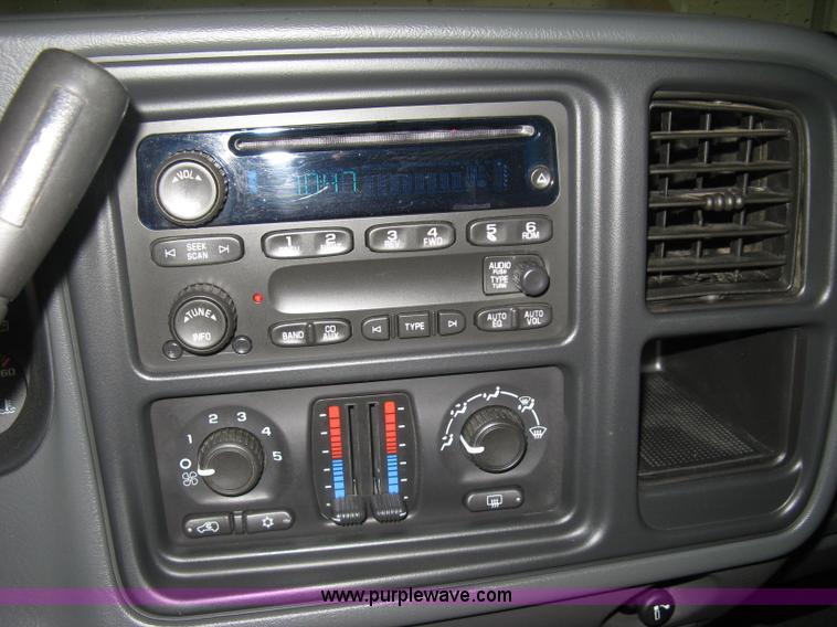 image for item D8350 2006 Chevrolet Silverado 1500 LT pickup truck