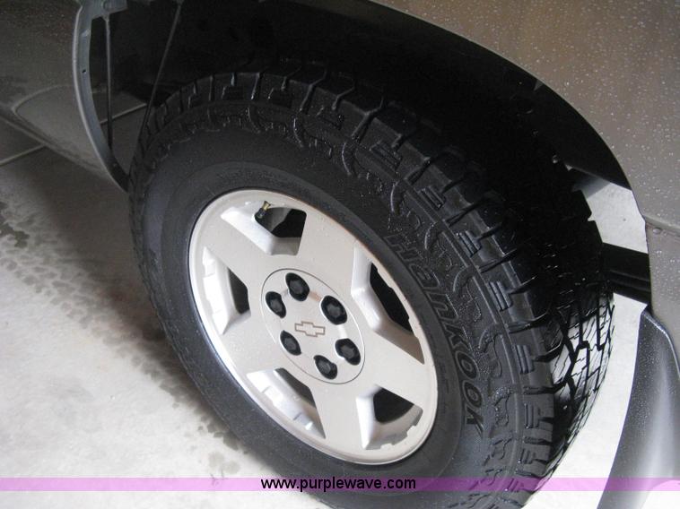 image for item D8350 2006 Chevrolet Silverado 1500 LT pickup truck