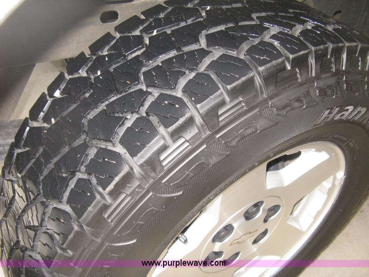 image for item D8350 2006 Chevrolet Silverado 1500 LT pickup truck